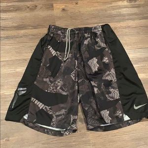 KOBE NIKE ATHELTIC SHORTS